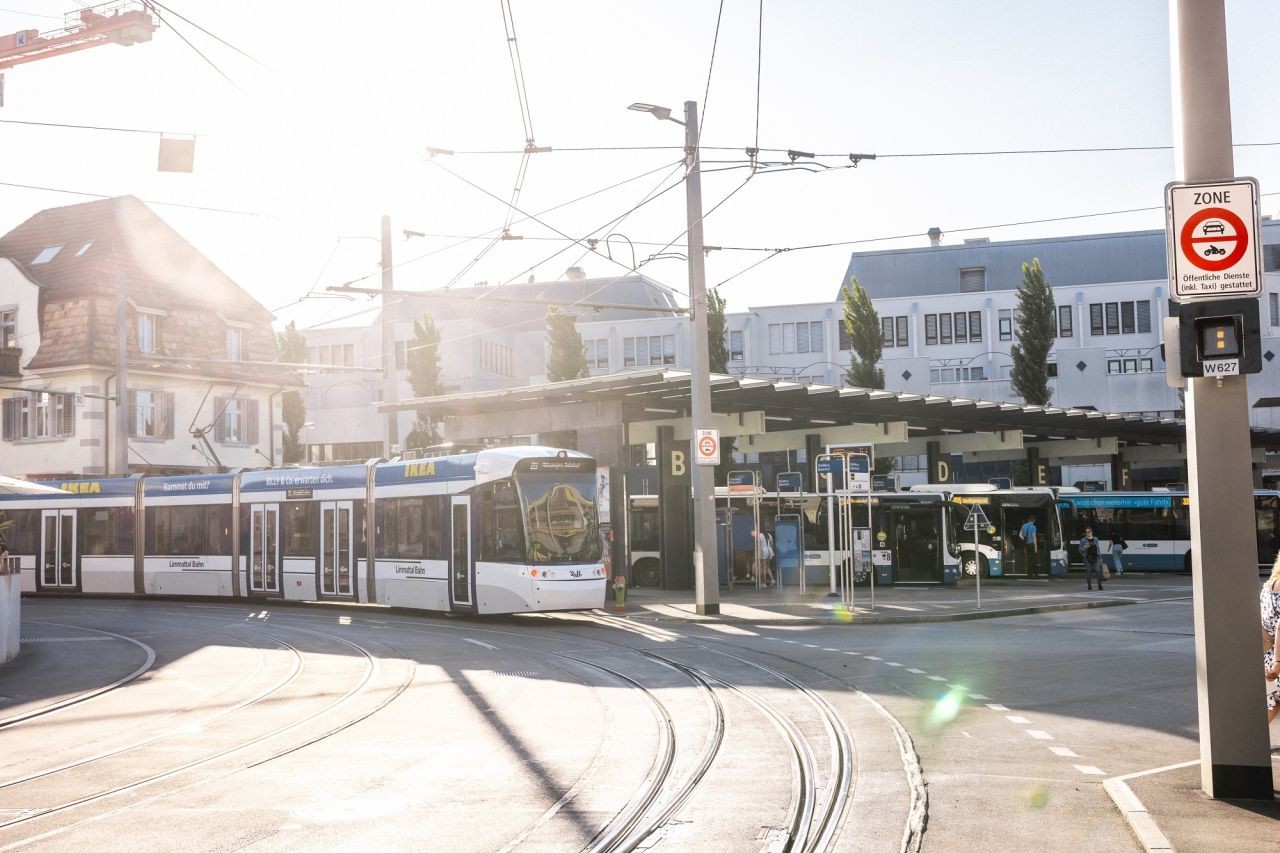 Chlauseinzug in Dietikon: Ersatzverkehr der Linien S17 und 20